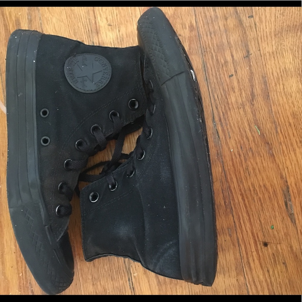 ALL black converse